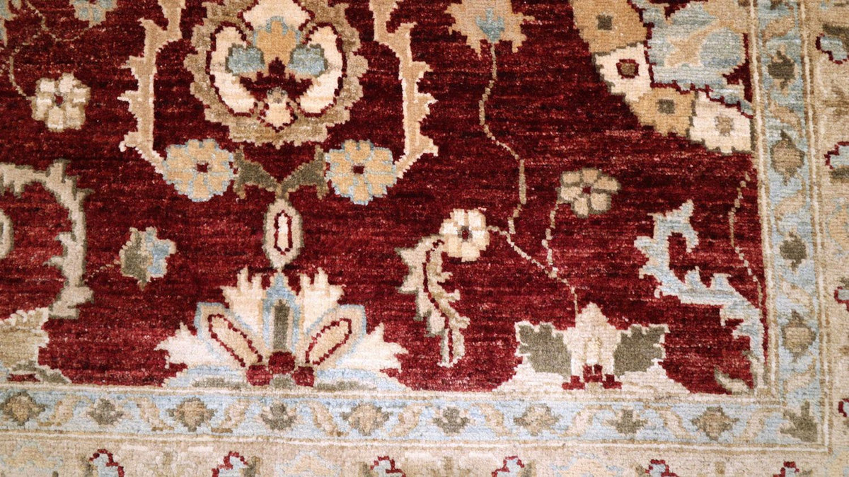 Ziegler Carpet - 357 x 276 cm - mørkerød