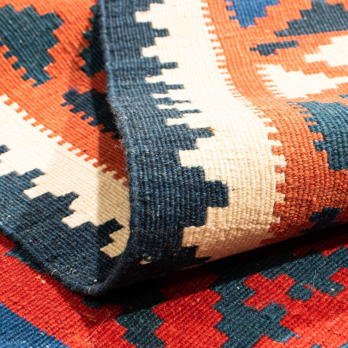 Kelim-tæppe - orientalsk firkantet  - 104 x 102 cm - mørkerød