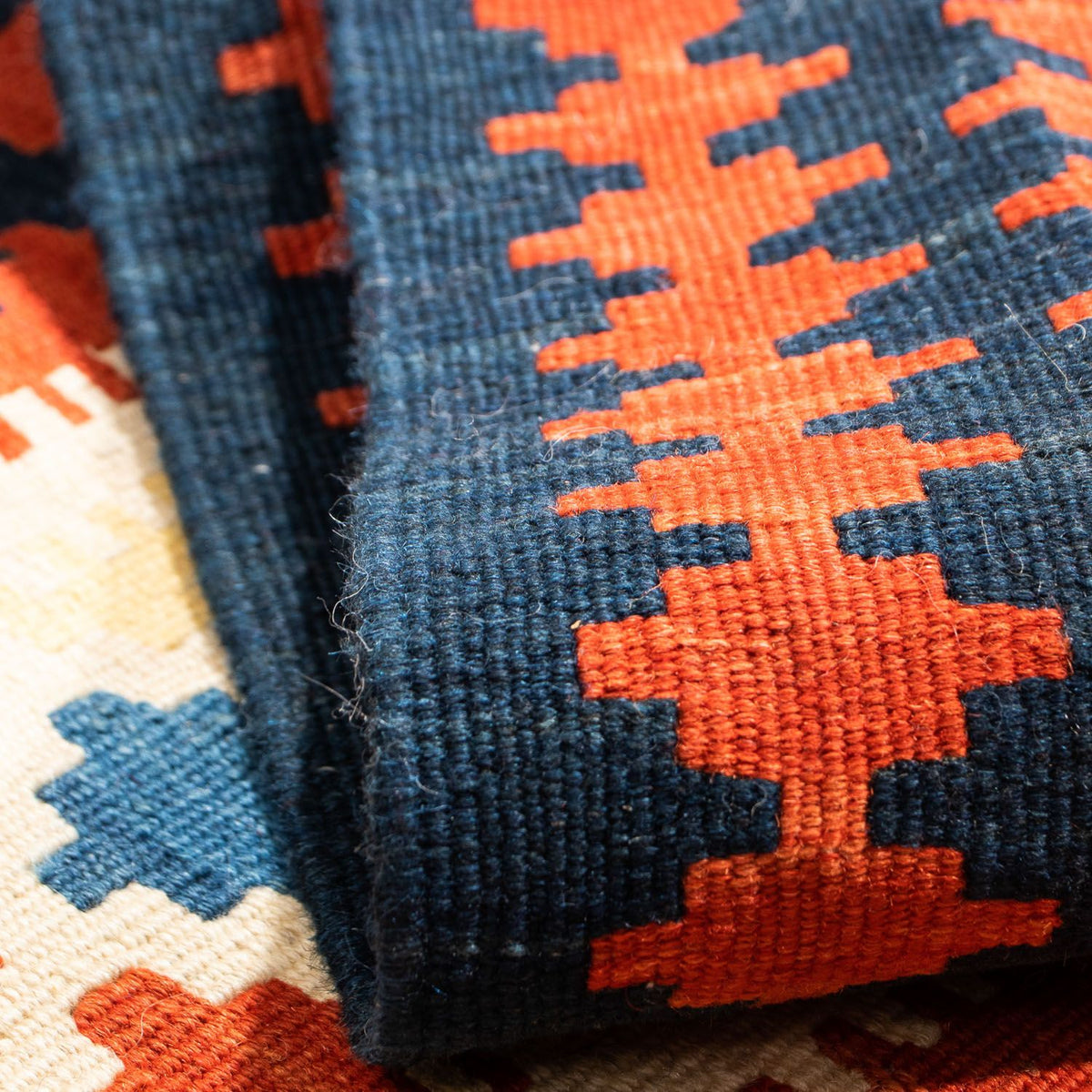 Kelim-tæppe - orientalsk firkantet - 107 x 100 cm - mørkerød