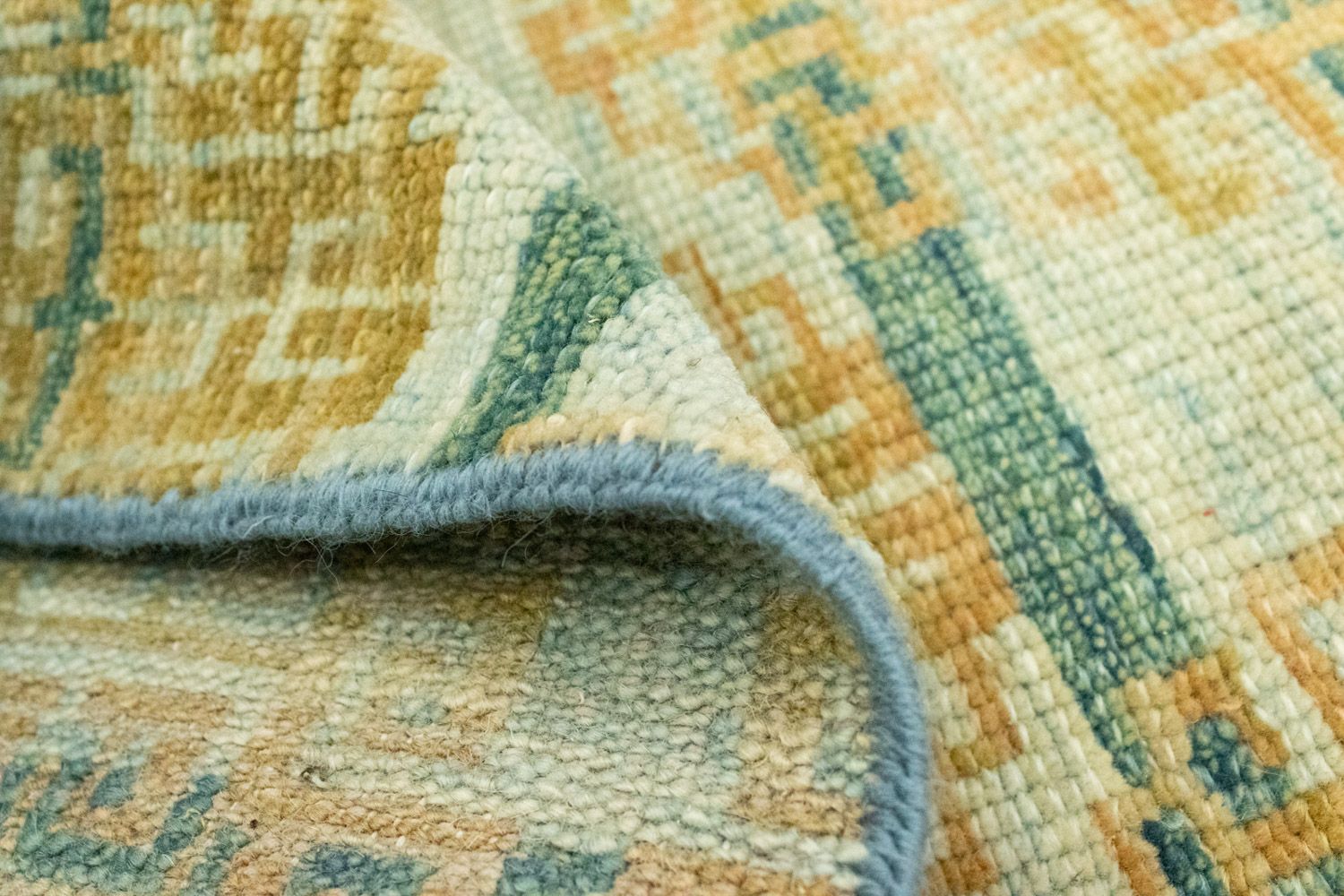Designer tæppe firkantet  - 61 x 59 cm - guld