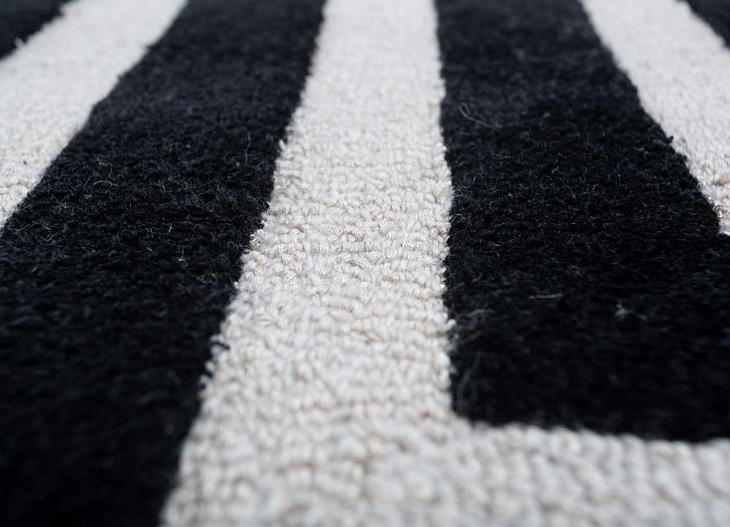 Uldtæppe - 330 x 240 cm - sort og hvid